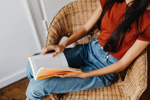 Quels sont les principes de l'écriture de scénarios pour les séries télévisées ?